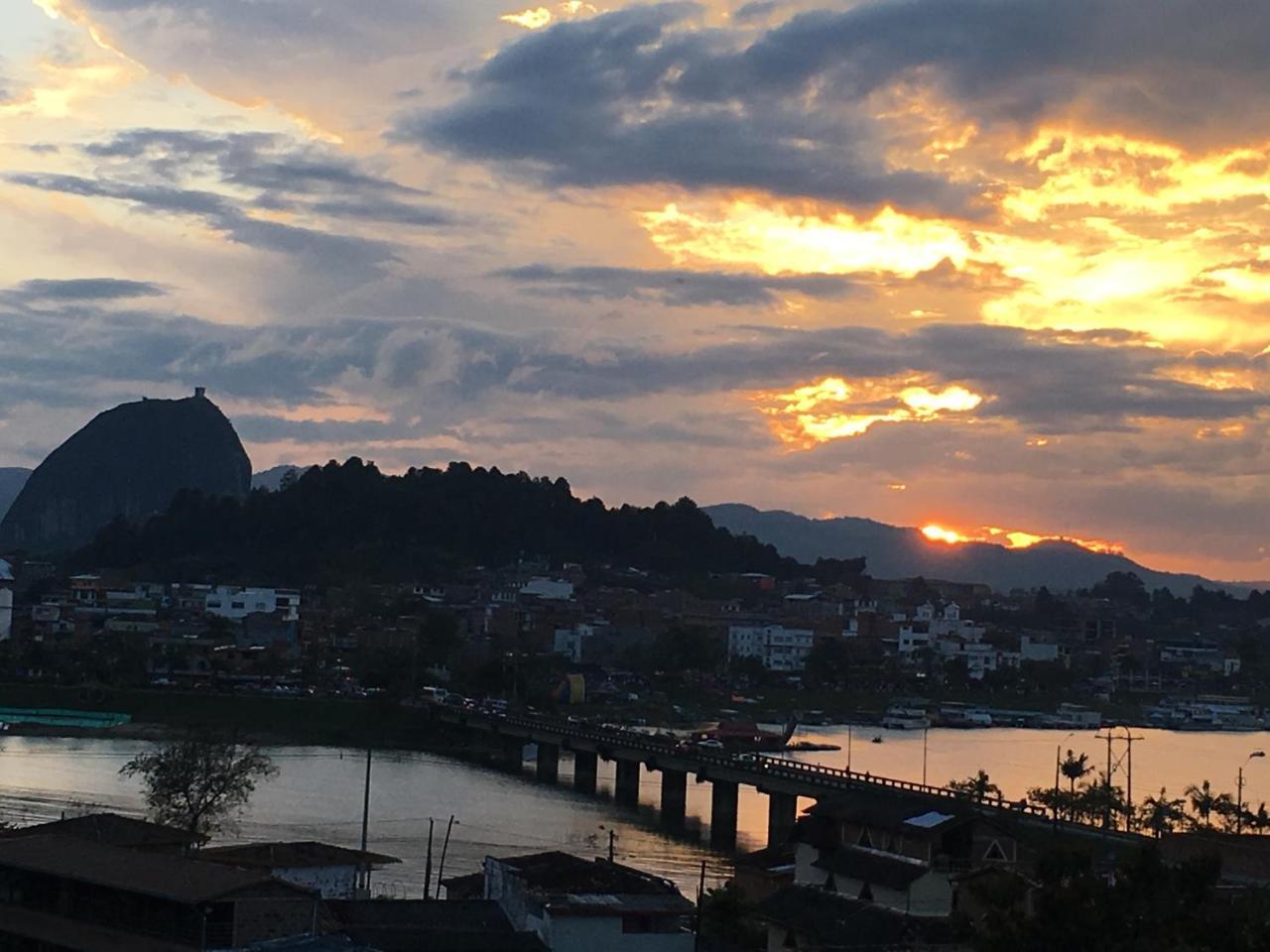 La Casa De Piedra Villa Guatape Luaran gambar